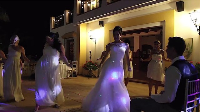 Britanski mladenci zaluđuju Youtube svojim prvim plesom